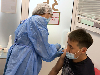 Вакцинация: вирус уйдет не скоро, но себя можно защитить
