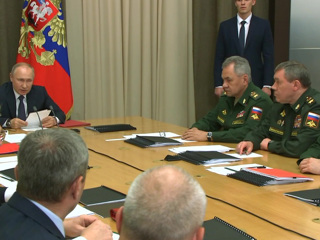 Путин в Сочи обсудил создание приоритетных образцов оружия