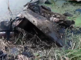 В Тюмени из пруда достали автомобиль с человеческими останками