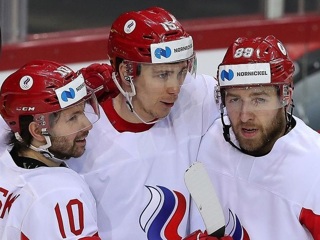 Хоккеисты Шалунов, Дронов и Рафиков не сыграют со шведами