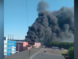 В Подольске тушат крупный пожар на заводе