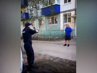 Иркутянин, напавший с ножами на полицейских, получил пулю в ногу