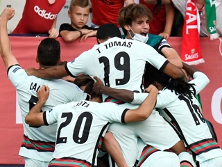Футболисты Португалии и Германии стали финалистами молодежного Евро