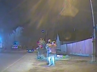 Полицейские помогли спасти детей во время пожара. Видео