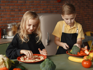 Есть или не есть: что даёт вегетарианство детям?