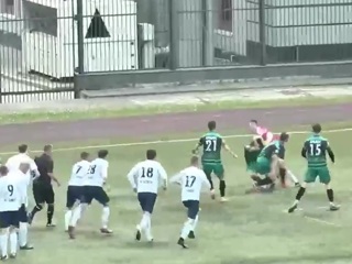 Футбольный матч в Казани завершился массовой дракой. Видео