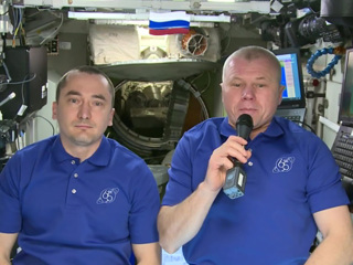 Космонавты поздравили с Днем России с борта МКС
