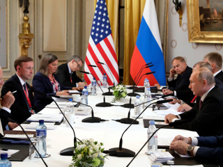 Путин и Байден приступили к переговорам в расширенном составе