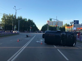 Момент столкновения пяти машин в Нефтеюганске попал на видео