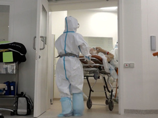 COVID-19 помолодел: почему тянуть с вакцинацией нельзя