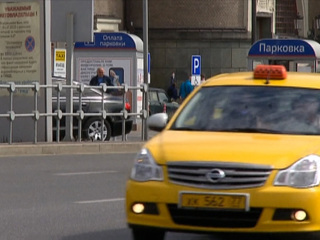 Правоохранители занялись видео с таксистом и ребенком