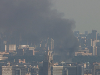 Взрывы на Лужнецкой набережной прекратились, пожар локализован
