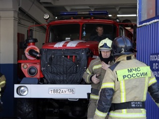 Пожарным удалось локализовать масштабное возгорание в Иркутске