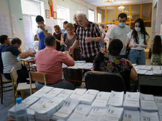 В Армении завершились внеочередные выборы