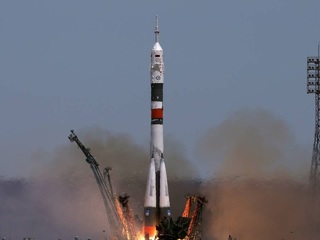 Опасные кусочки: на Ямале ждут падения частей ракеты Союз-2