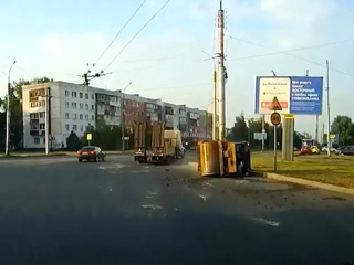 Момент аварии с катком в Великом Новгороде попал на видео