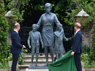 Уильям и Гарри открыли памятник принцессе Диане