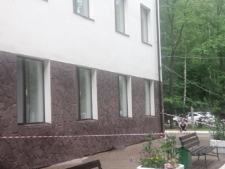 В детском лагере под Казанью 9-летний мальчик выпал из окна 5 этажа