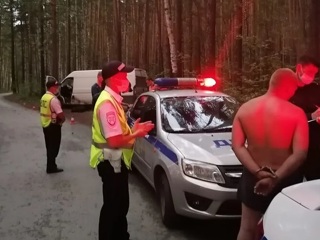 Уралец решил прокатить пятилетнюю дочь за рулем и раздавил ее своим телом