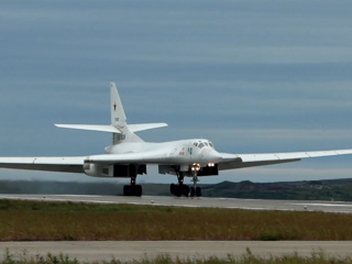 Ракетоносцы Ту-160 перелетели из Саратовской области на Чукотку