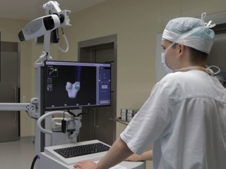 Робот-рука помогла в проведении сложнейшей операции в Смоленске