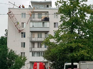 В Петербурге во время высотных работ опрокинулась строительная люлька