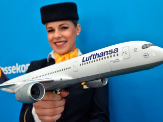 Lufthansa отказалась от обращения дамы и господа