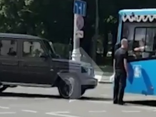 Владелец Gelandewagen выстрелом решил спор с водителем автобуса в центре Москвы