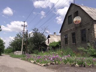 Донбасс: в прифронтовых поселках миром и не пахнет