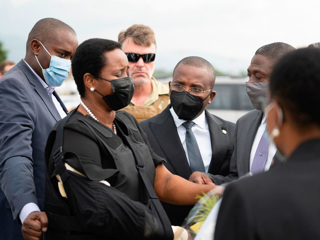 Вдова погибшего президента Гаити прибыла на родину