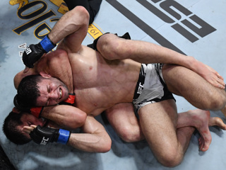 Россиянин Махачев победил бразильца Мойзеса на турнире UFC