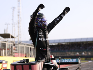 Хэмилтон взял поул на Гран-при Саудовской Аравии
