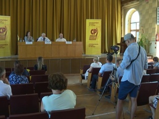 В официальную предвыборную гонку вступает все больше кандидатов