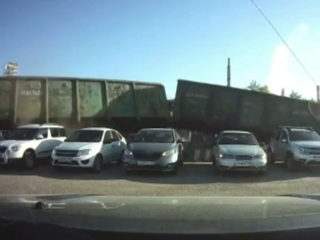 Момент схода вагонов в Череповце попал на видео