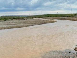 Роспотребнадзор проверил воду в Норильске, где покраснела река