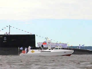 Петербуржцев просят посмотреть Главный военно-морской парад онлайн