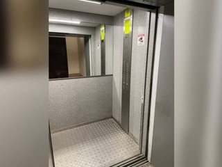 Все "забили" на пассажиров: в Воронеже лифт с семьей сорвался с 20-го этажа