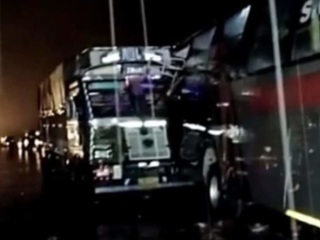 Фура раздавила 18 человек на севере Индии