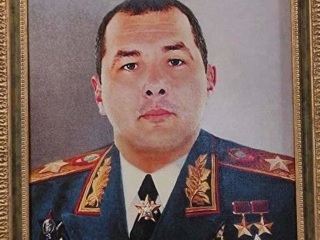 У сотрудника ГИБДД из Таганрога при обыске нашли его портрет в форме маршала