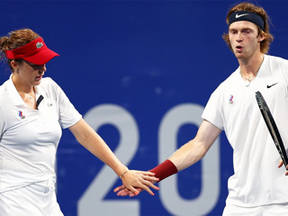 Теннисисты Павлюченкова и Рублев вышли в полуфинал Олимпиады