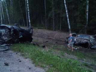 Три человека погибли в аварии под Псковом