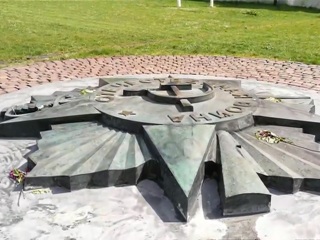 Разгул неонацизма: на Украине сносят памятники героям ВОВ и прославляют фашизм