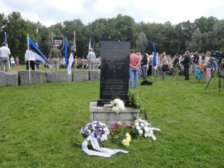 Эстонцы почтили память эсэсовцев на месте боев близ границы с Россией