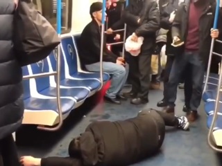 Пранкер получил реальный срок за имитацию ковидного приступа в московском метро