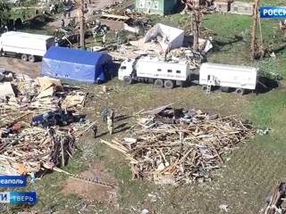 Разрушены 65 домов: в Тверской области устраняют последствия гигантского смерча