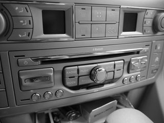 На Ставрополье мужчина с палкой атаковал автомобиль из-за громкой музыки