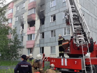 Взрыв газа в жилом доме в Новом Уренгое попал на видео