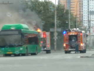 В Екатеринбурге загорелся пассажирский автобус