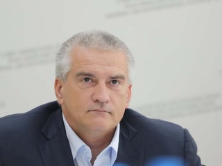 Аксенов заподозрил чиновников во взяточничестве в сфере коронавирусных ограничений
