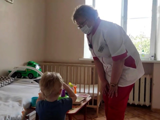 Видео с одиноким малышом прокомментировало руководство волгоградской больницы